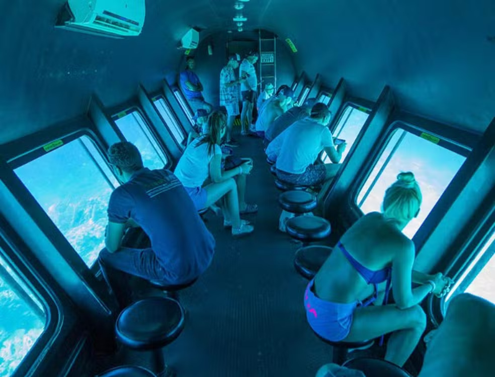 Submarino com turistas russos naufraga no Egito; seis morrem